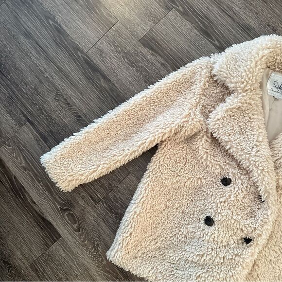 Boundless North Cream Shaggy Jacket - Picture 2 of 7